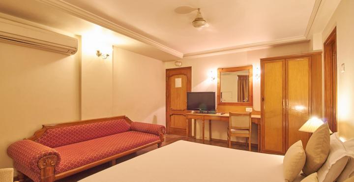 Hotel Pinnacle Ahmedabad Exterior foto